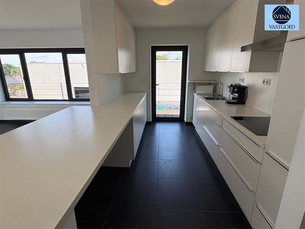 APPARTEMENT MET MAGAZIJN GELEGEN IN KMO ZONE foto 10