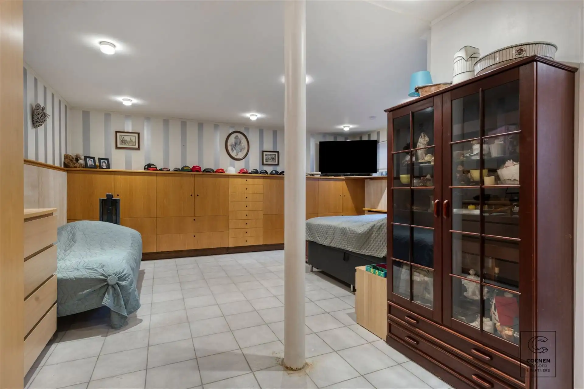 Lichtrijke en ruime villa van 338 m² met ingebouwd zwembad! foto 15