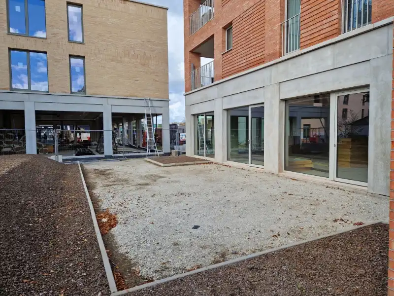 Centraal gelegen nieuwbouw handelsgelijkvloers (160m²) met gezellig terras (130m²) op een TOPlocatie! foto 9