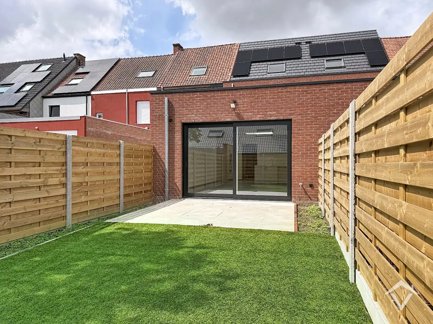 Centraal gelegen nieuwbouwwoning met 3 slaapkamers, tuin en overdekte autostaanplaats foto 14