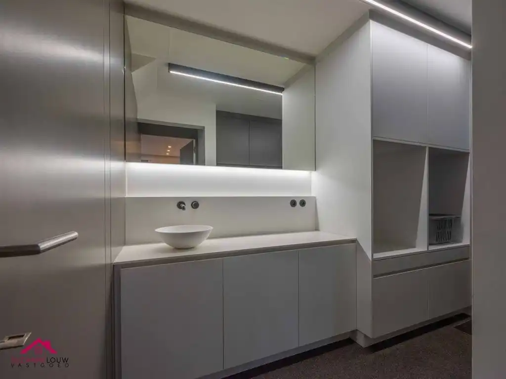 Vrijstaande woning in hedendaagse stijl foto 26