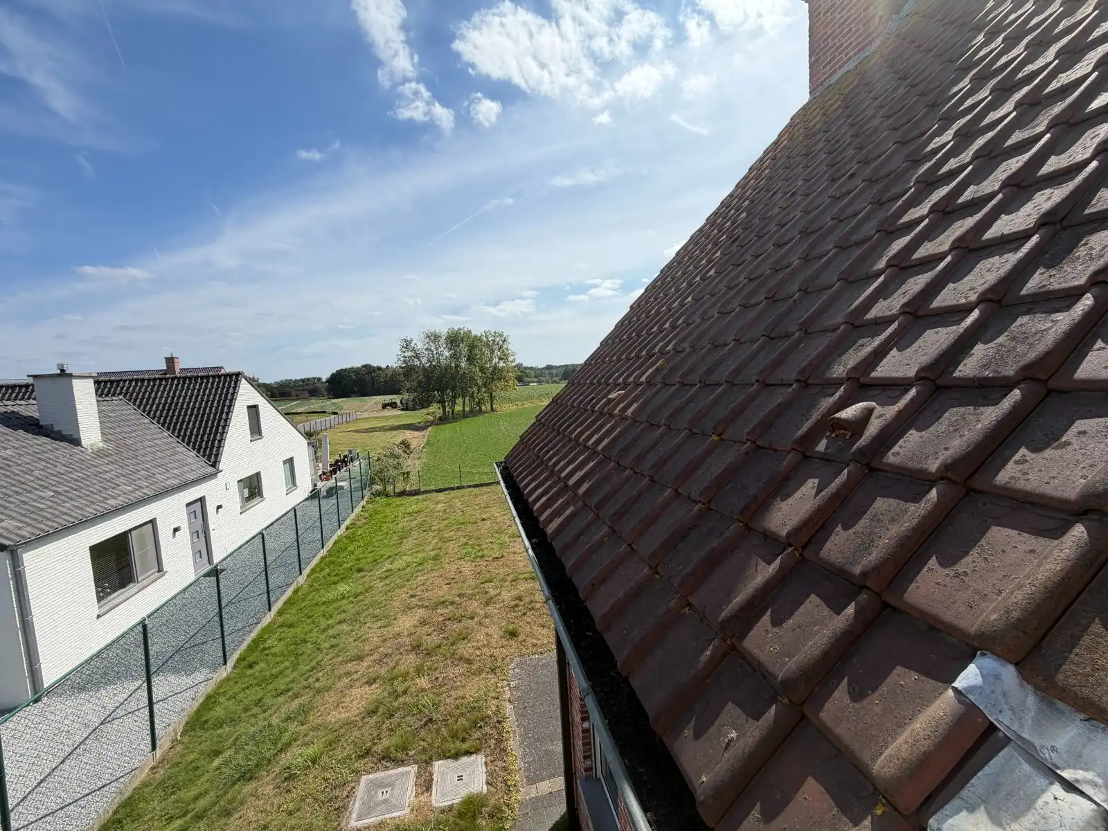 RUIME WONING MET 4 SLAAPKAMERS, 2 BADKAMERS, 2 GARAGES EN LANDELIJK UITZICHT foto 17