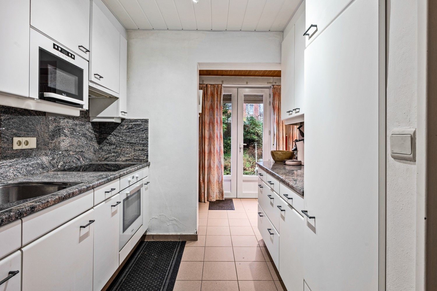 Ruime halfopen bebouwing met garages op uitstekende ligging foto 11