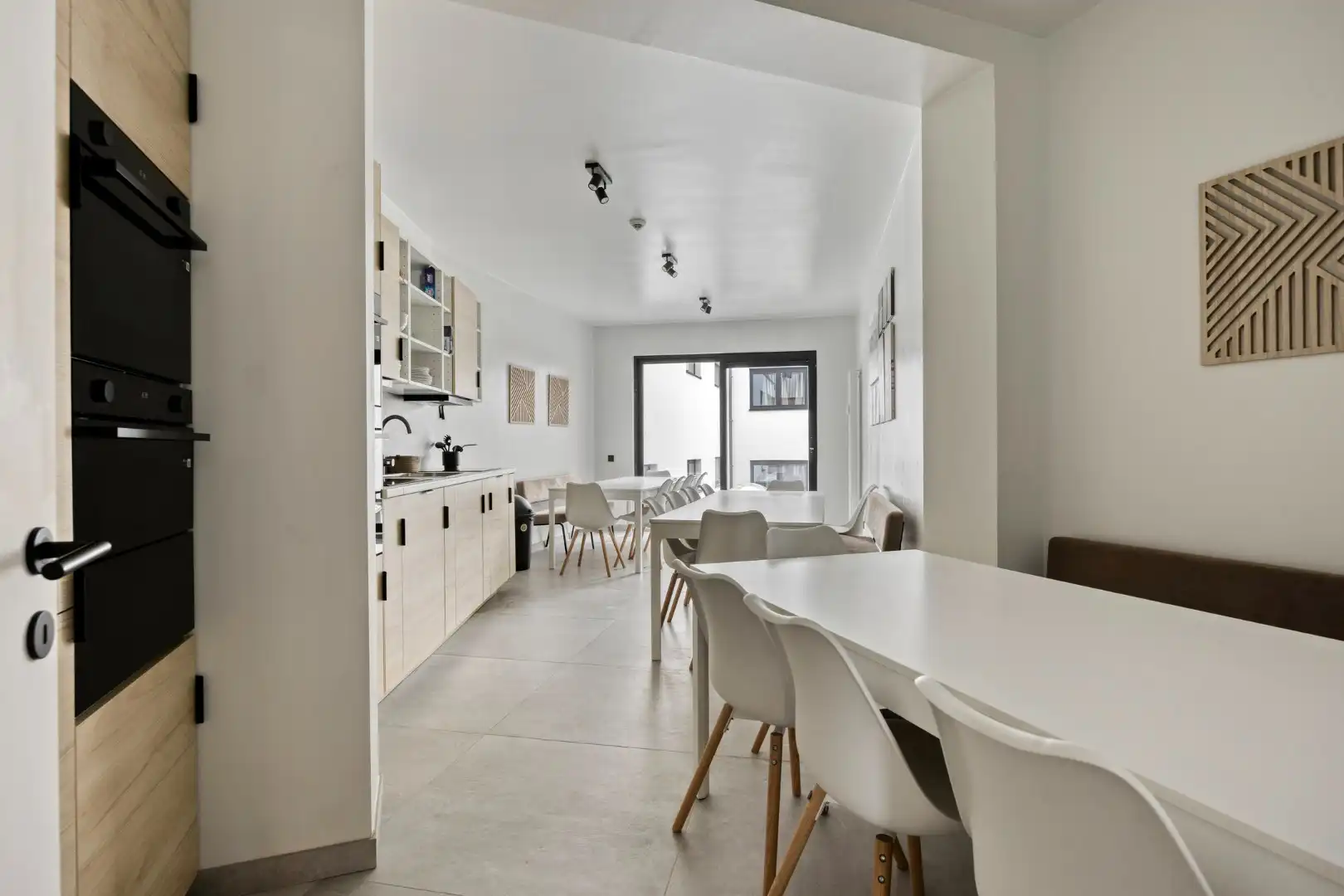 Volledig gerenoveerde en gemeubelde studentenkamers met privé-sanitair.  foto 12