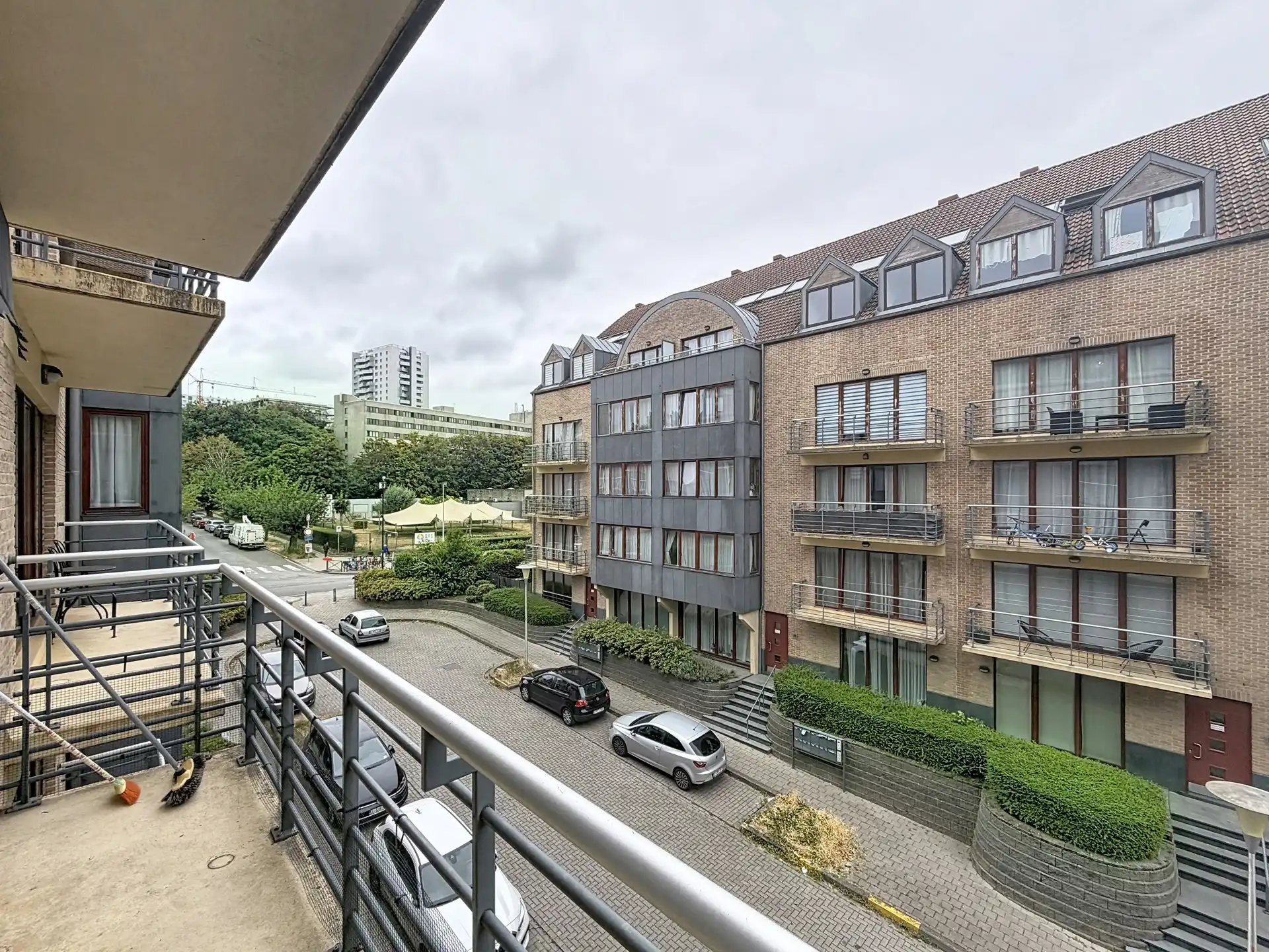 Gerenoveerd appartement met 2 slaapkamers + parkeerplaats foto 15
