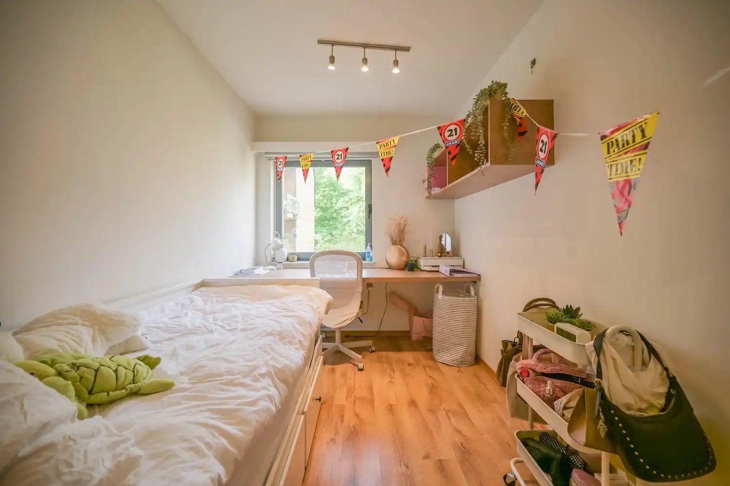 Ruim en lichtrijk appartement met 3 slaapkamers, een terras en een dubbele garagebox nabij het UZ Gasthuisberg te Leuven! foto 11