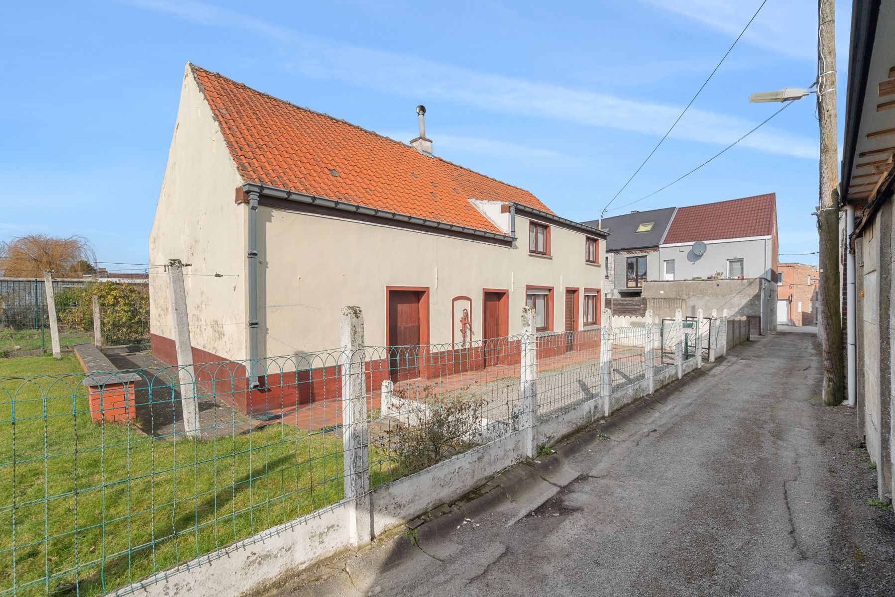 TE KOOP - te renoveren woning op rustige locatie  foto 2