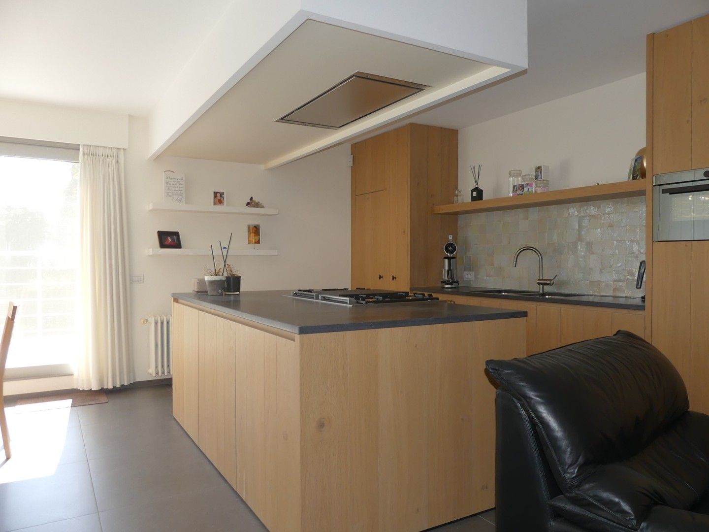 Prachtig afgewerkt appartement met groot en zonnig terras foto 4