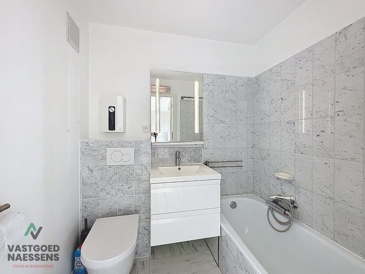 GEMEUBELDE STUDIO VLAKBIJ STRAND EN CENTRUM foto 9