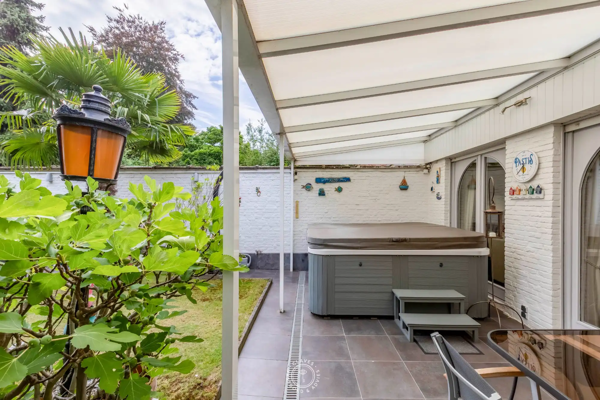 Opbrengsteigendom (ruime burgerwoning) bestaande uit 2 appartementen en garage foto 9