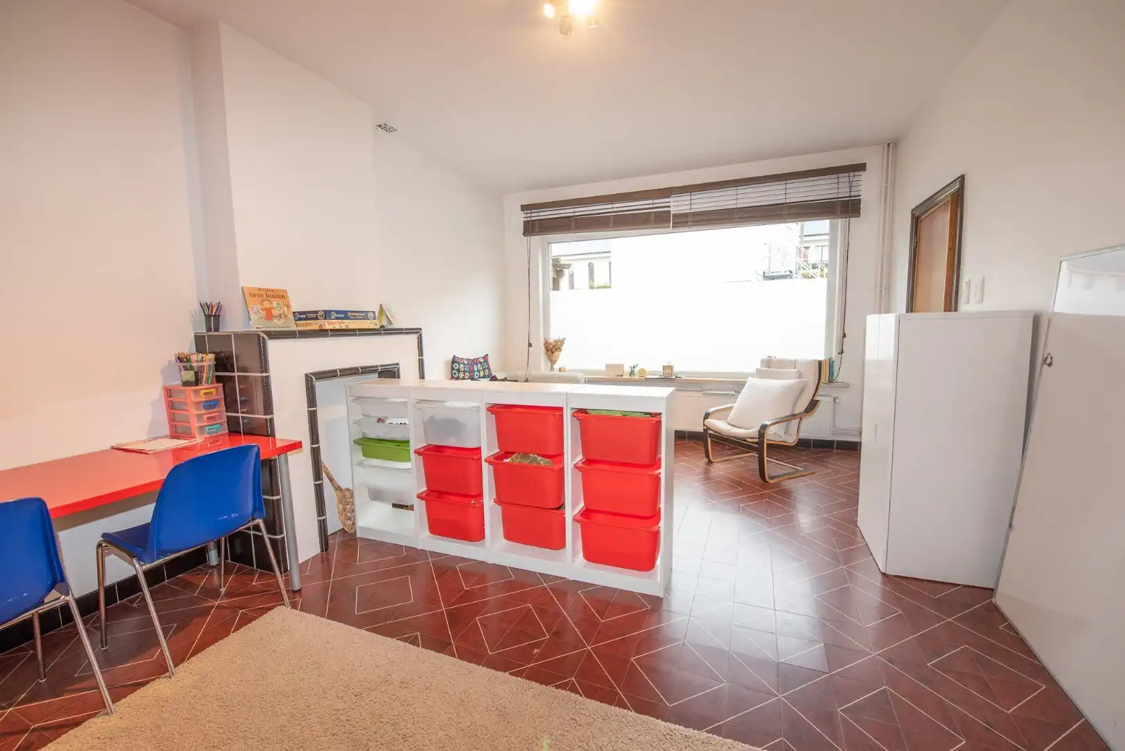 Ruime  en goed onderhouden woning met 3 slaapkamers op centrale ligging te Deerlijk. foto 7