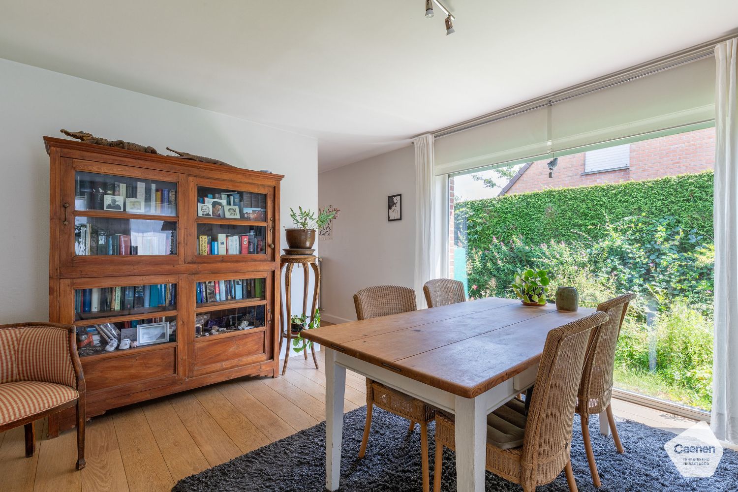 UNIEKE VRIJSTAANDE BUNGALOW op TOPLOCATIE in residentiële wijk met 3 slaapkamers en mooie TUIN! foto 5