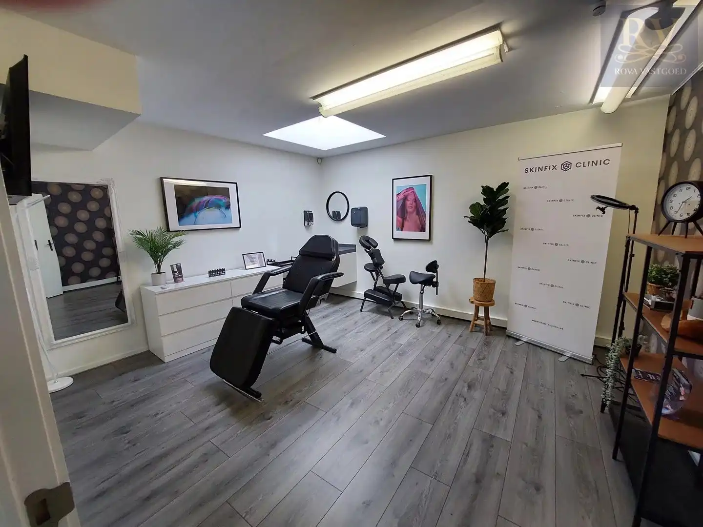 WINKELRUIMTE VAN +/- 80 M²   IN GALERIJ RUBENS IN LANAKEN foto 9