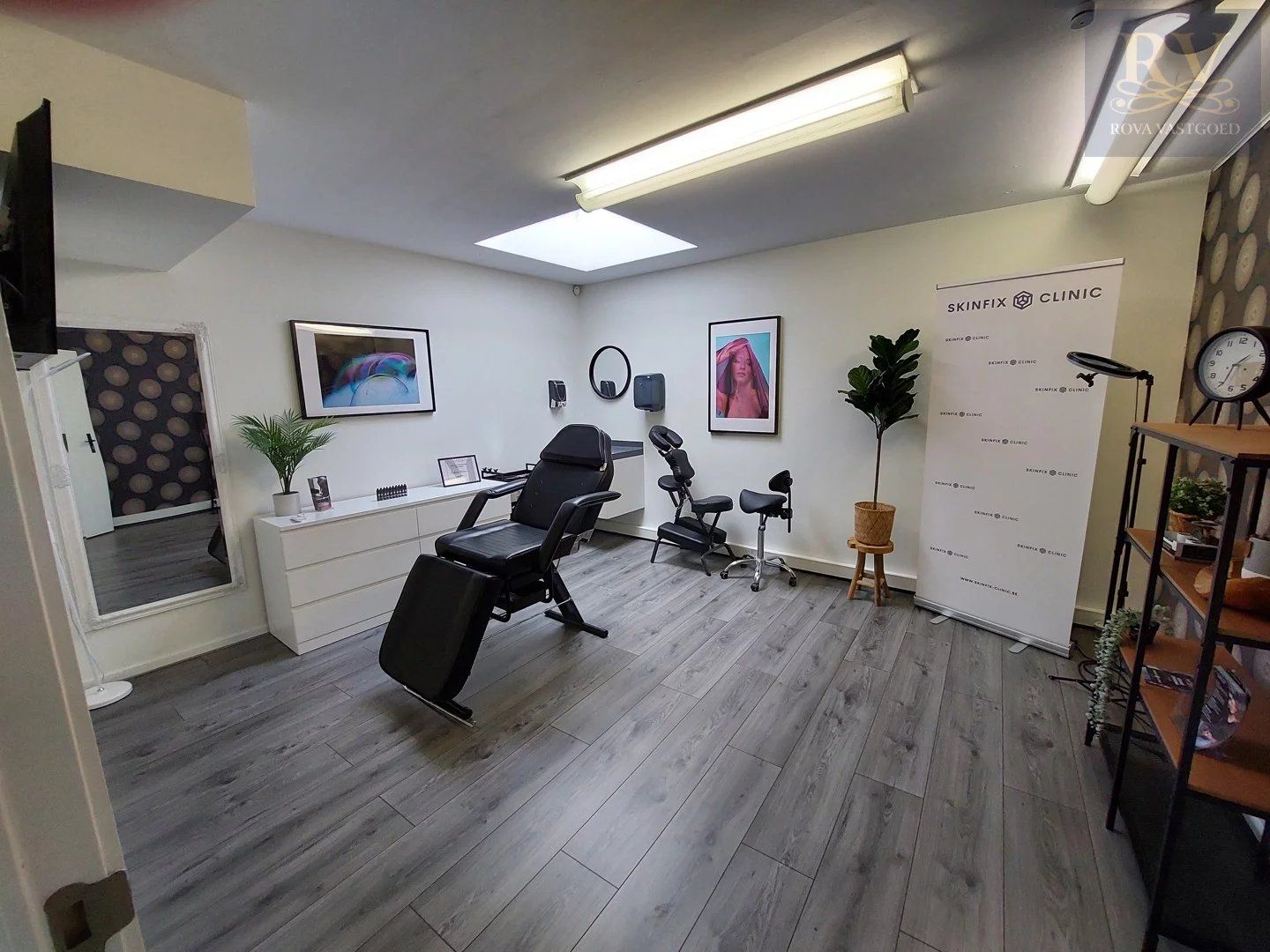 WINKELRUIMTE VAN +/- 80 M²   IN GALERIJ RUBENS IN LANAKEN foto 8