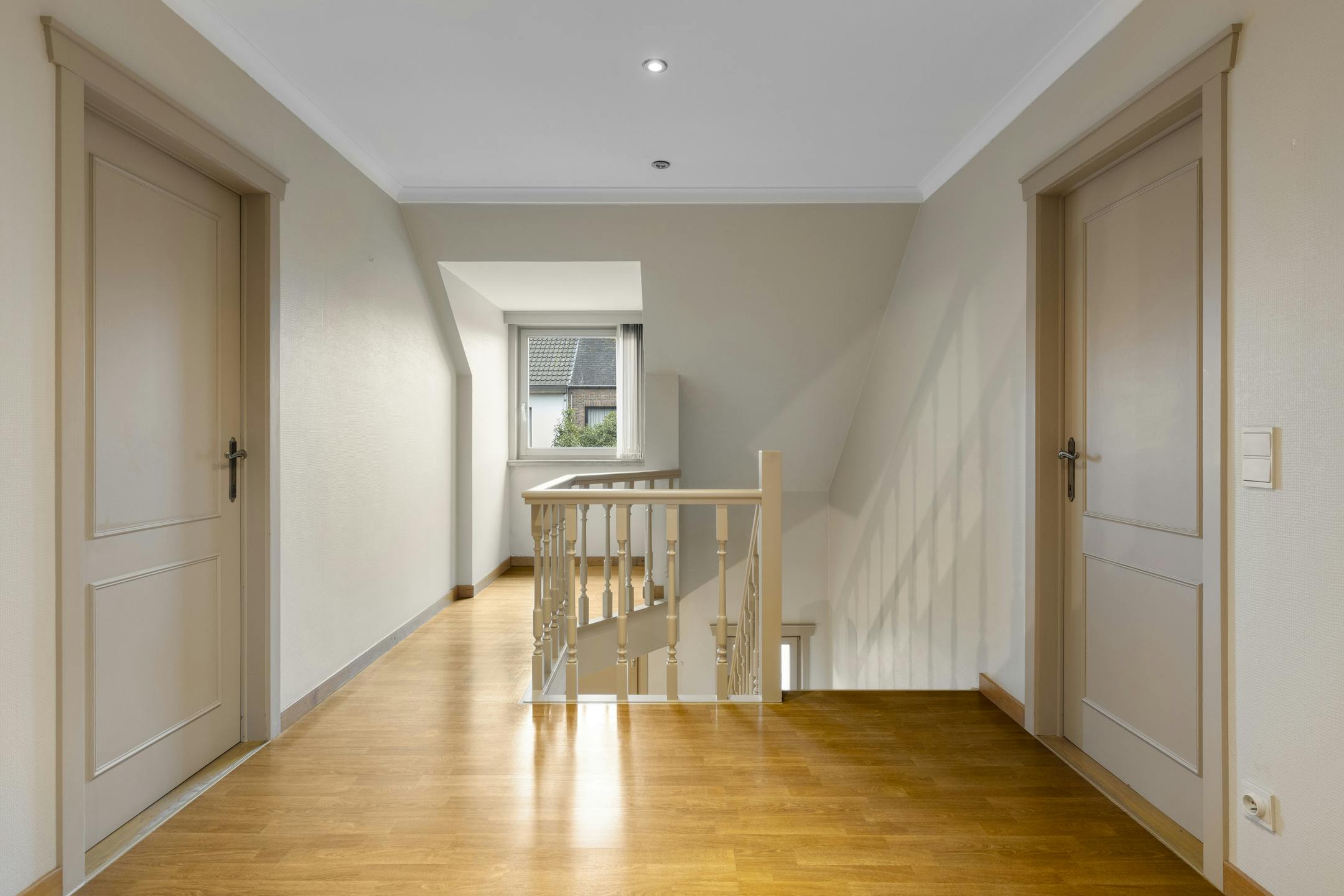 Mooie villa met schitterende tuin in residentiële woonwijk foto 23