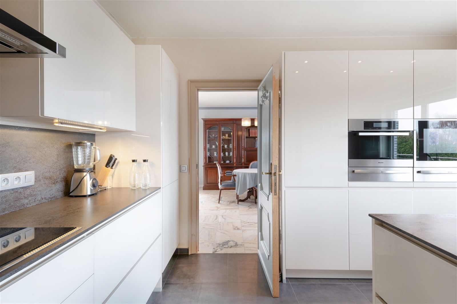 Polyvalente villa met  zeer grote loods foto 10