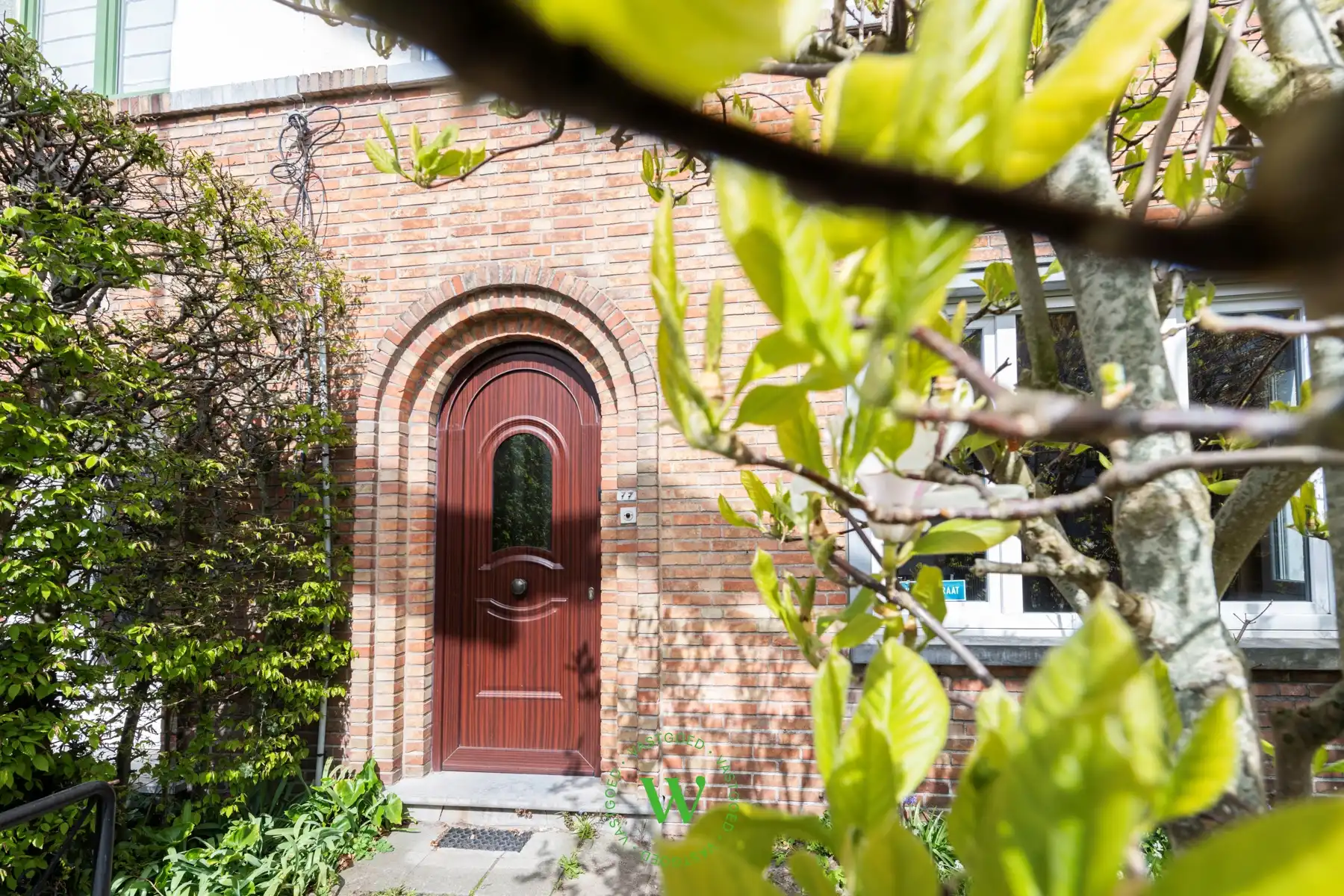 Verrassende en charmante halfopen bebouwing te Assebroek. foto 2