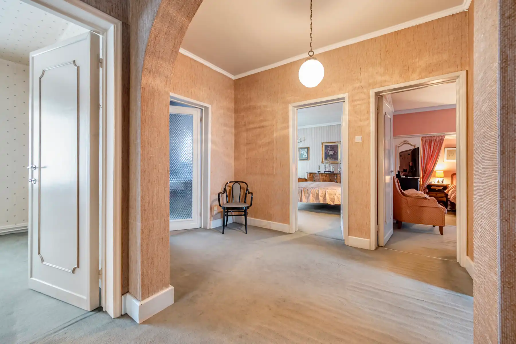 Imposante herenwoning met loods in hartje Overmere  foto 22