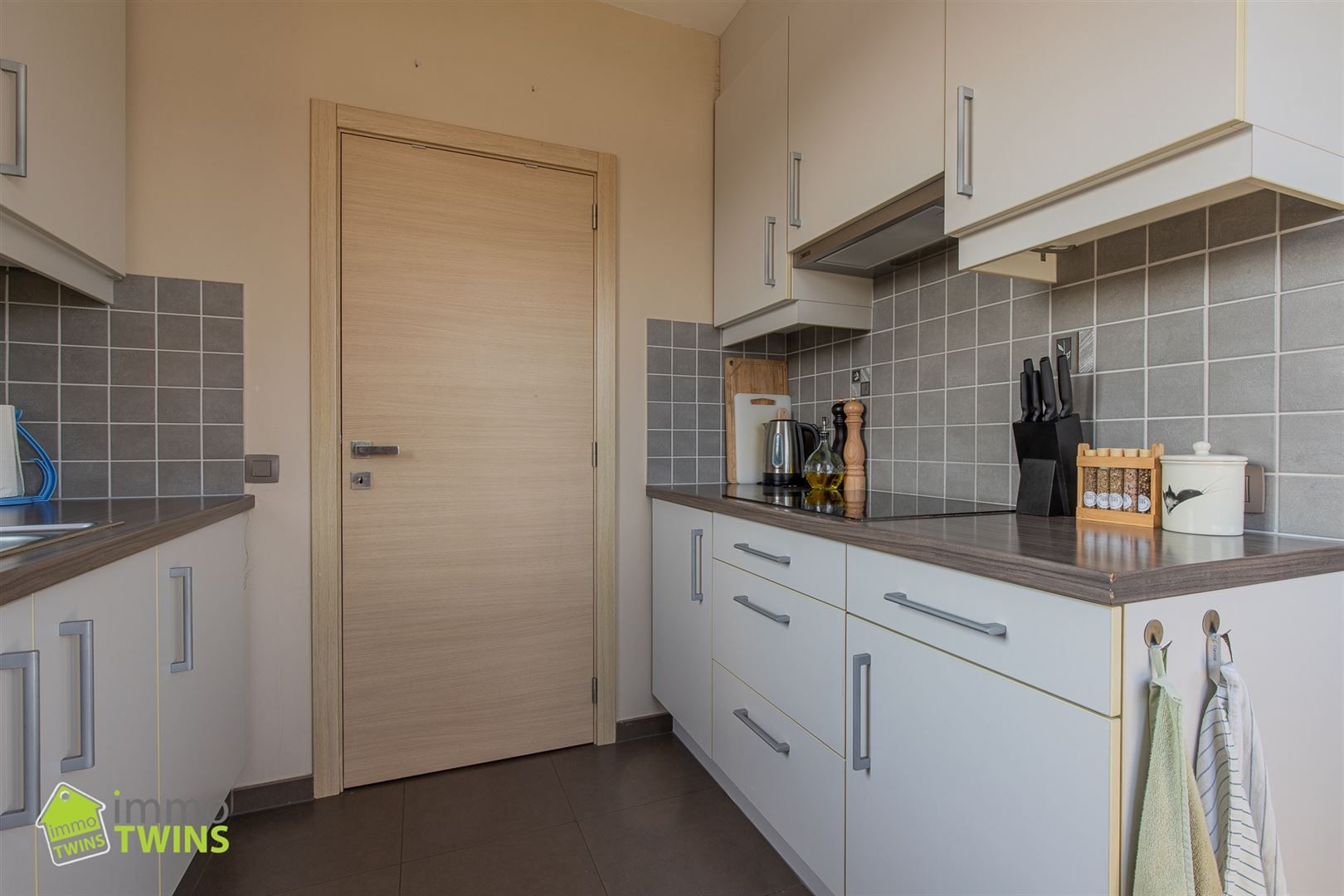 Instapklaar appartement met terras te Moerzeke foto 5