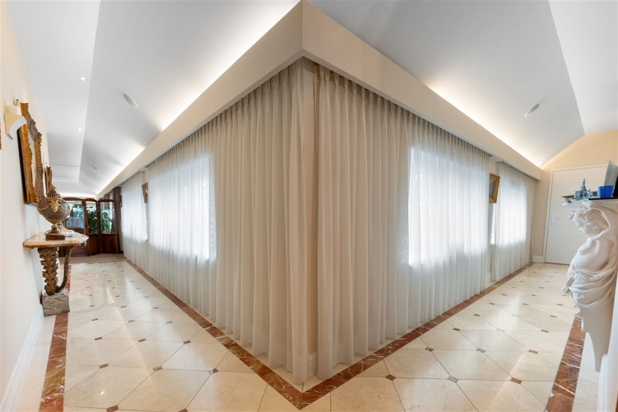 LUXUEUS APPARTEMENT VAN 365M² MET AFWERKING VAN HOOGSTE KWALITEIT IN TONGEREN foto 4