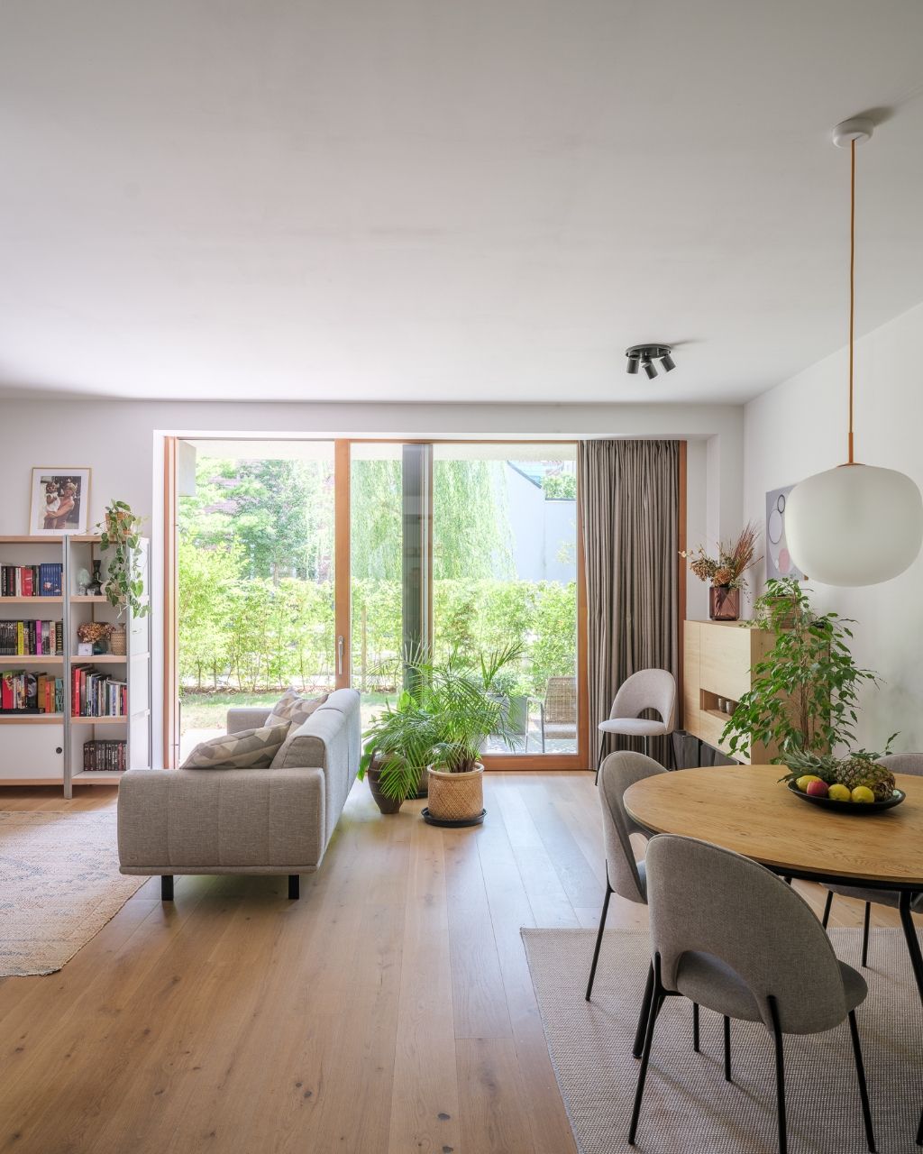 Hedendaags gelijkvloers appartement met één slaapkamer en stadstuin, gelegen in de voormalige brandweerkazerne en de vroegere kunstacademie, midden in het historisch hart van Gent. foto 15