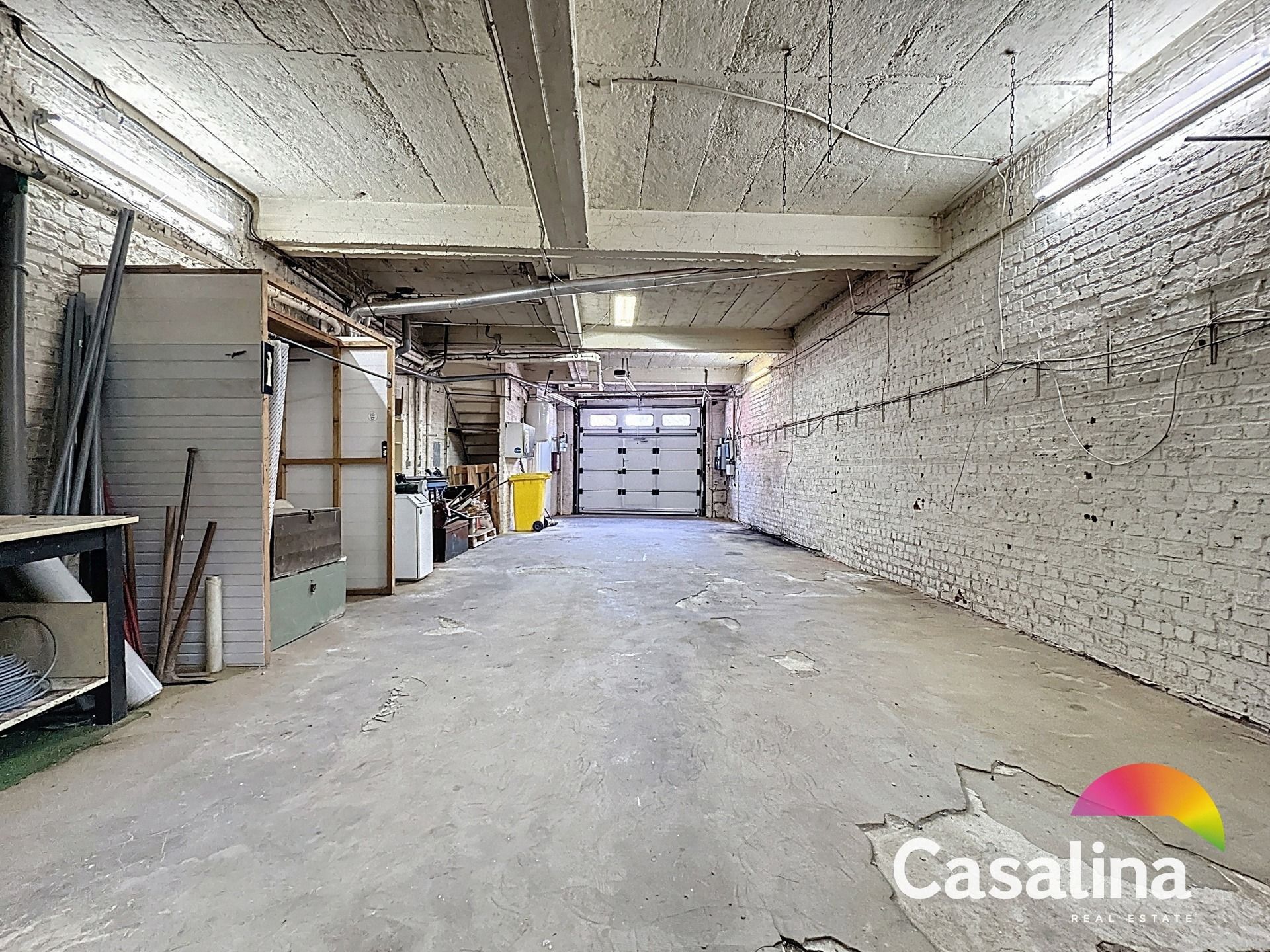 Een ruime te renoveren rijwoning van 207m² met zonnig terras foto 14