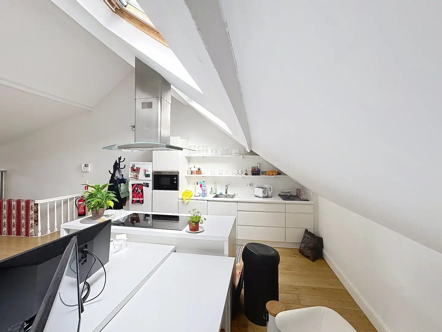 Te Huur: Stijlvol & Lichtrijk bemeubeld dakappartement in hartje Leuven foto 10