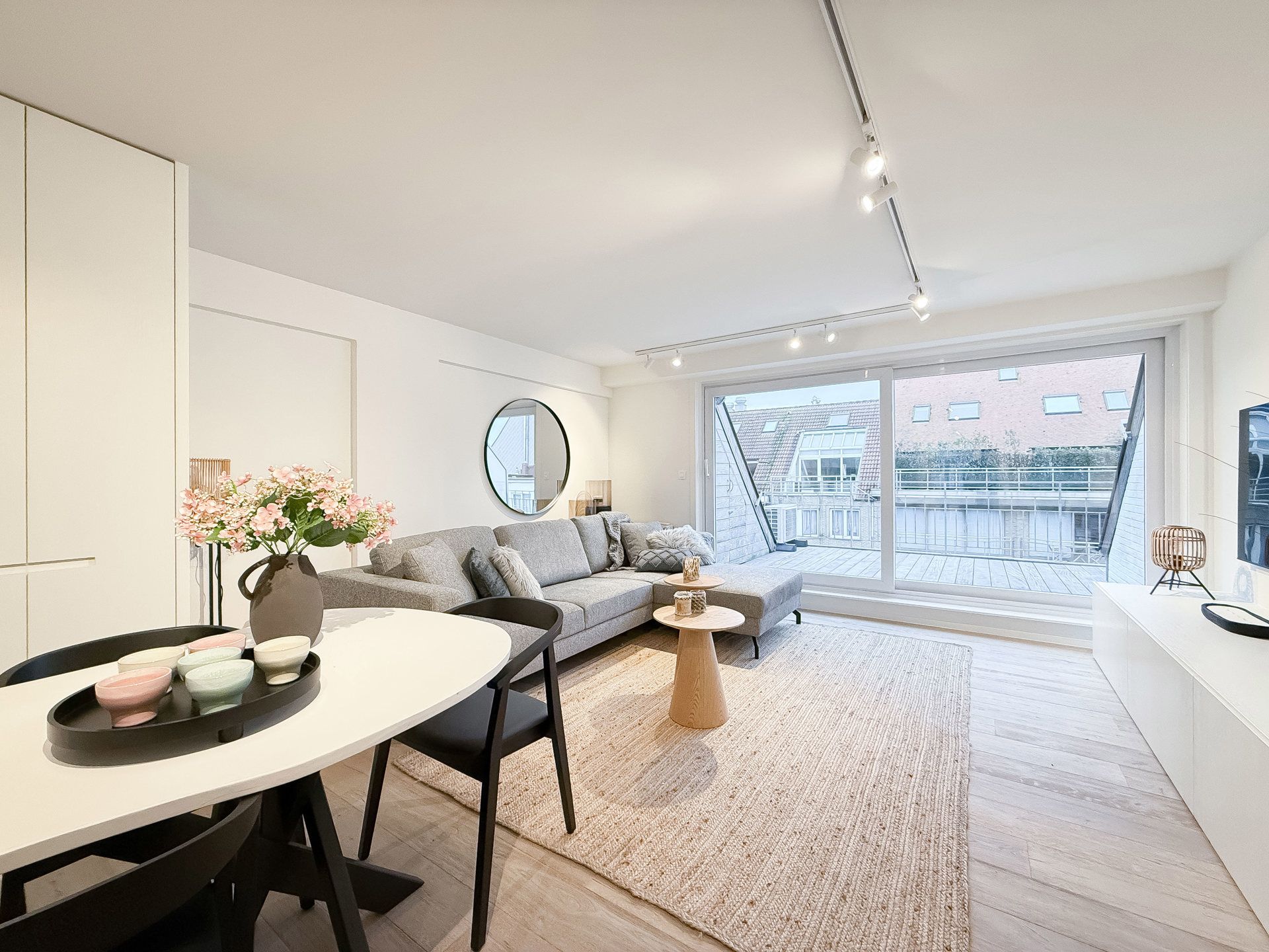 Stijlvol gerenoveerd duplex-appartement met 2 zonneterrassen foto 5