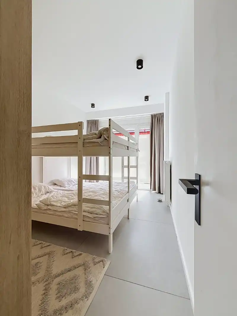 MODERN GELIJKVLOERSAPPARTEMENT OP DE ZEEDIJK VAN OOSTUDINKERKE foto 18