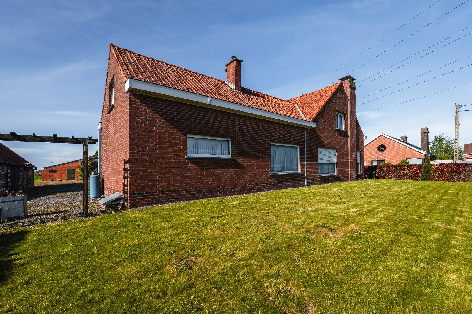 Alleenstaande woning van 291 m² met een loods van 473 m² en een schuur van 189 m² foto 7