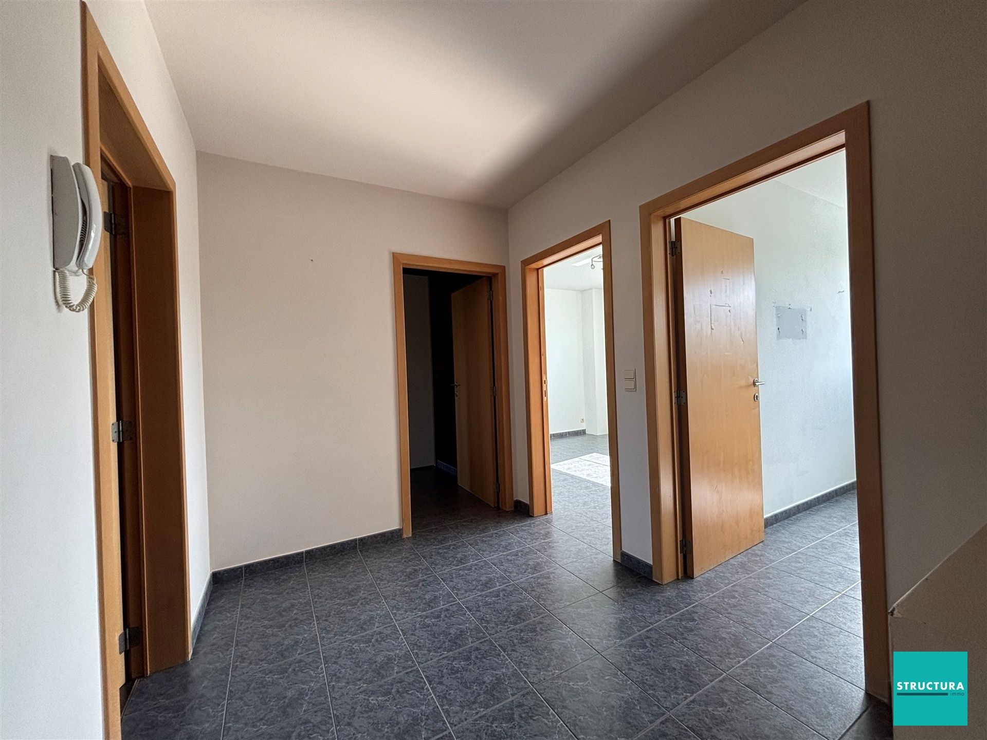 VOLZET: Appartement met 3 kamers en ruime garage in centrum Merchtem foto 9