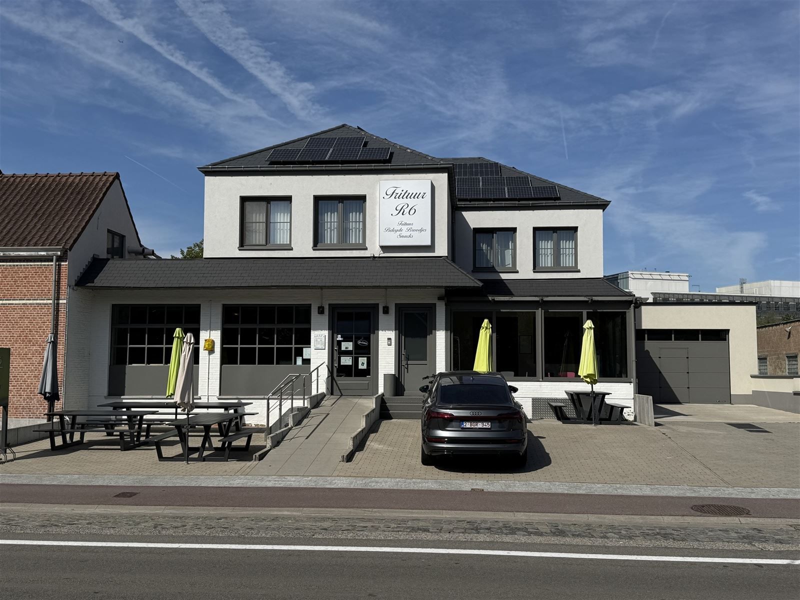 Handelspand met woonst foto {{pictureIndex}}