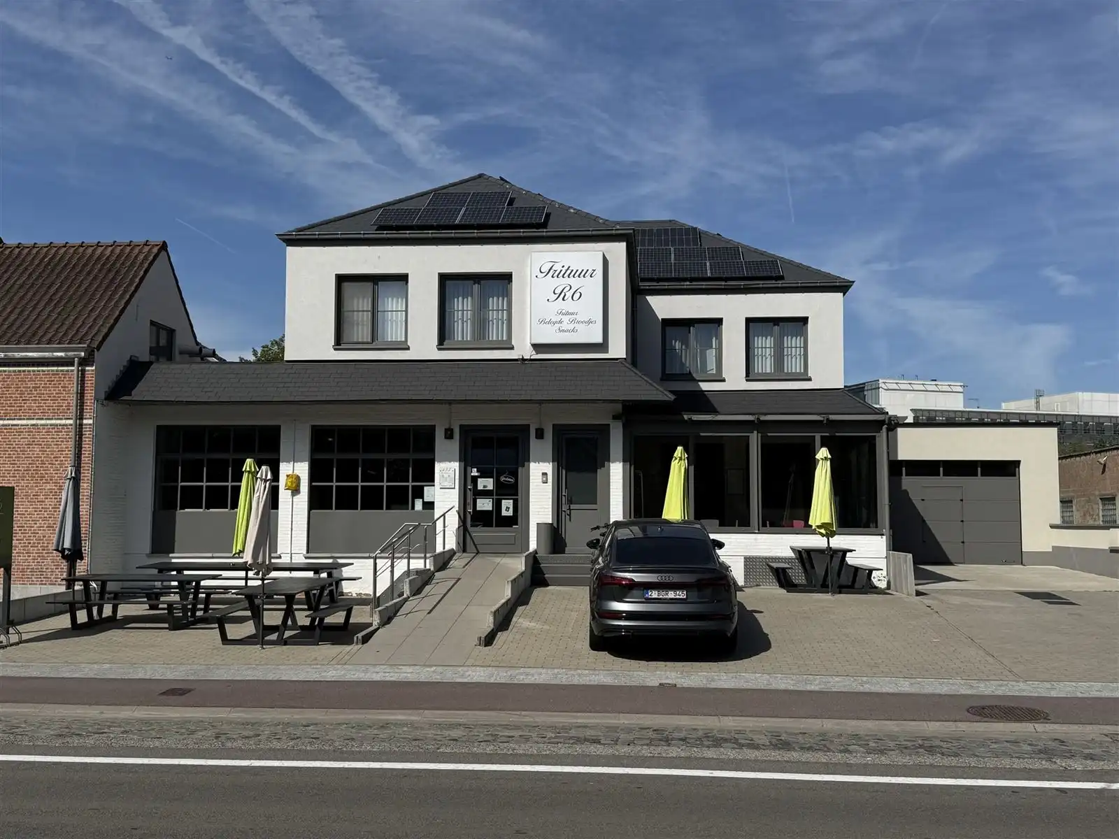 Handelspand met woonst foto {{pictureIndex}}