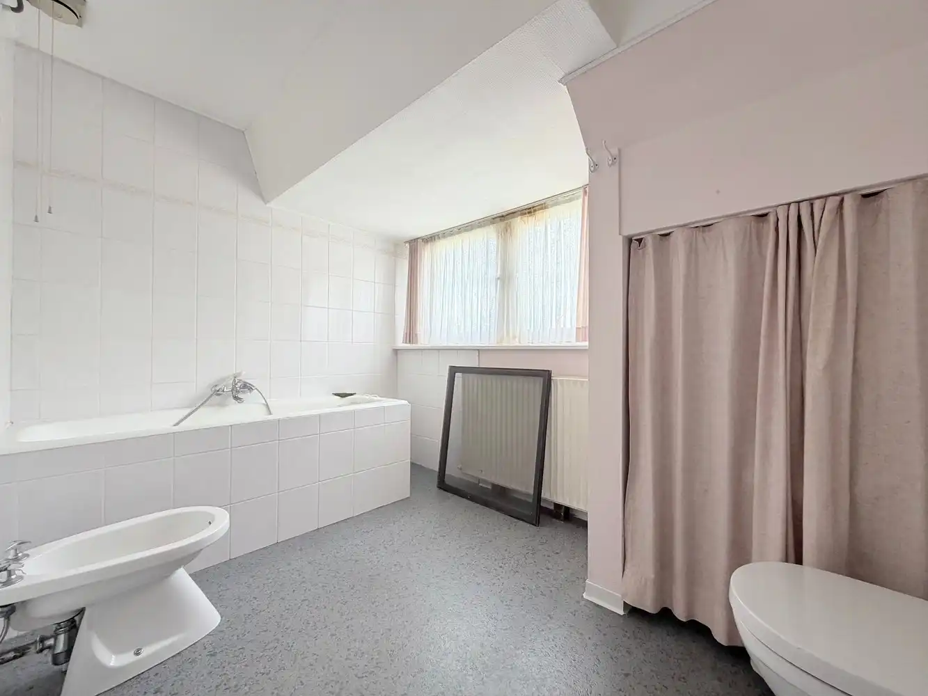 Op te frissen alleenstaande woning met riante tuin foto 16