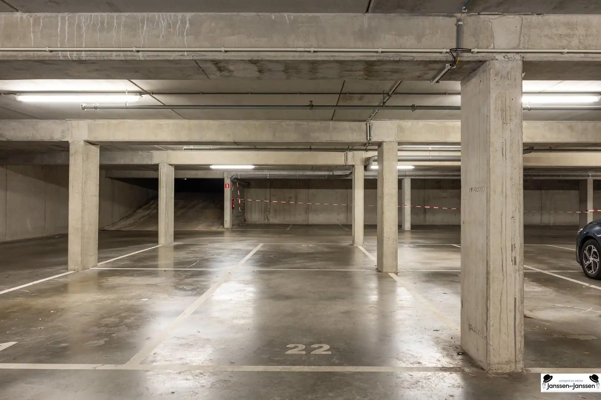 Instapklaar 1-slaapkamerappartement met groot terras in hartje Brasschaat foto 12