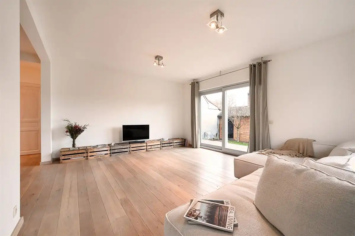 Instapklare woning met mogelijkheid tot praktijk/tweewoonst. foto 3