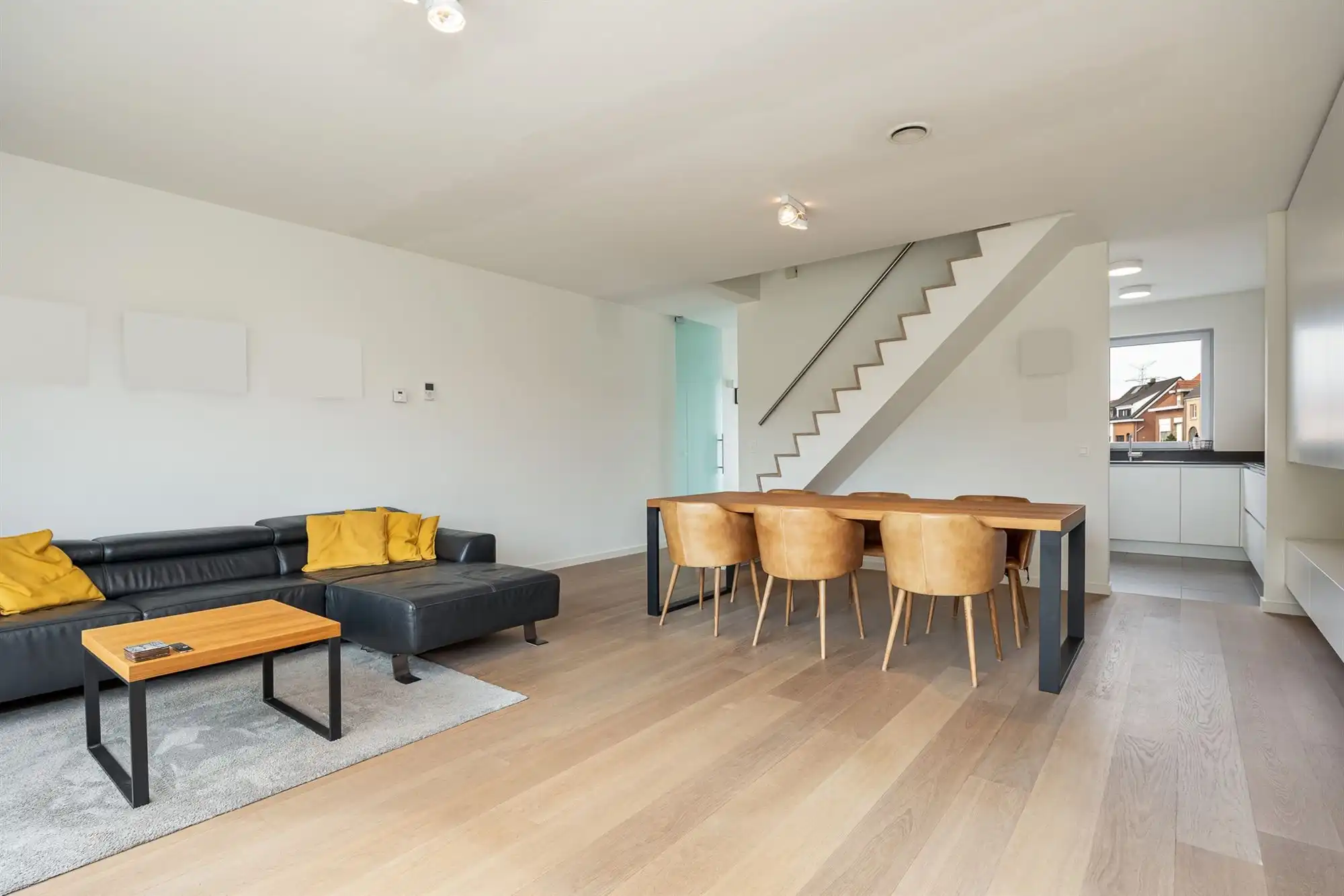 Instapklare moderne woning met 4 slpk. en tuin foto 9