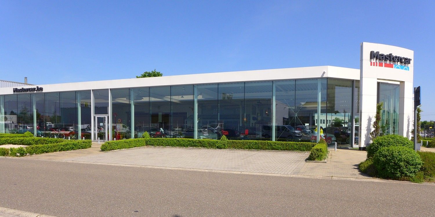 +/- 3000m² showroom/werkplaats foto 5