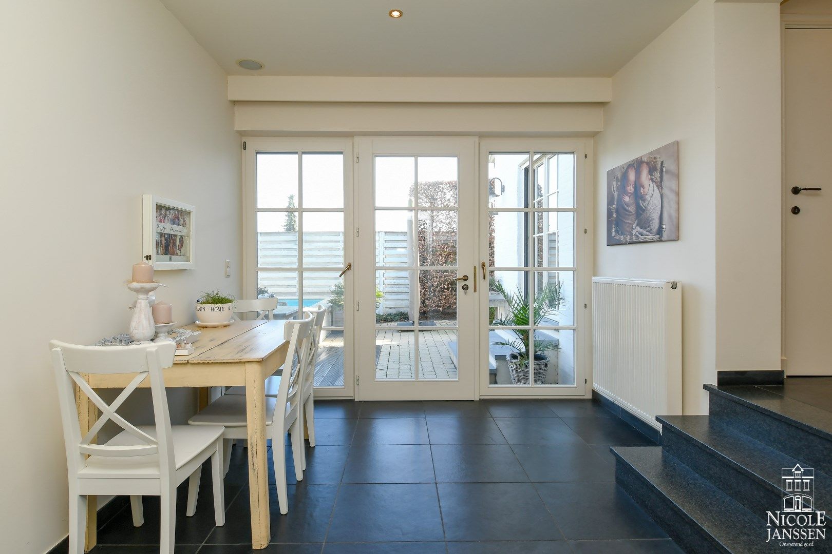 Verrassend ruime woning met bijgebouw en mooie tuin met zwembad foto 13