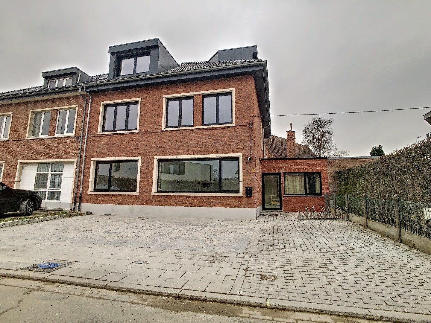 Volledig gerenoveerde en gemeubelde kamer met privé-sanitair in een kleinschalige residentie!  foto 7