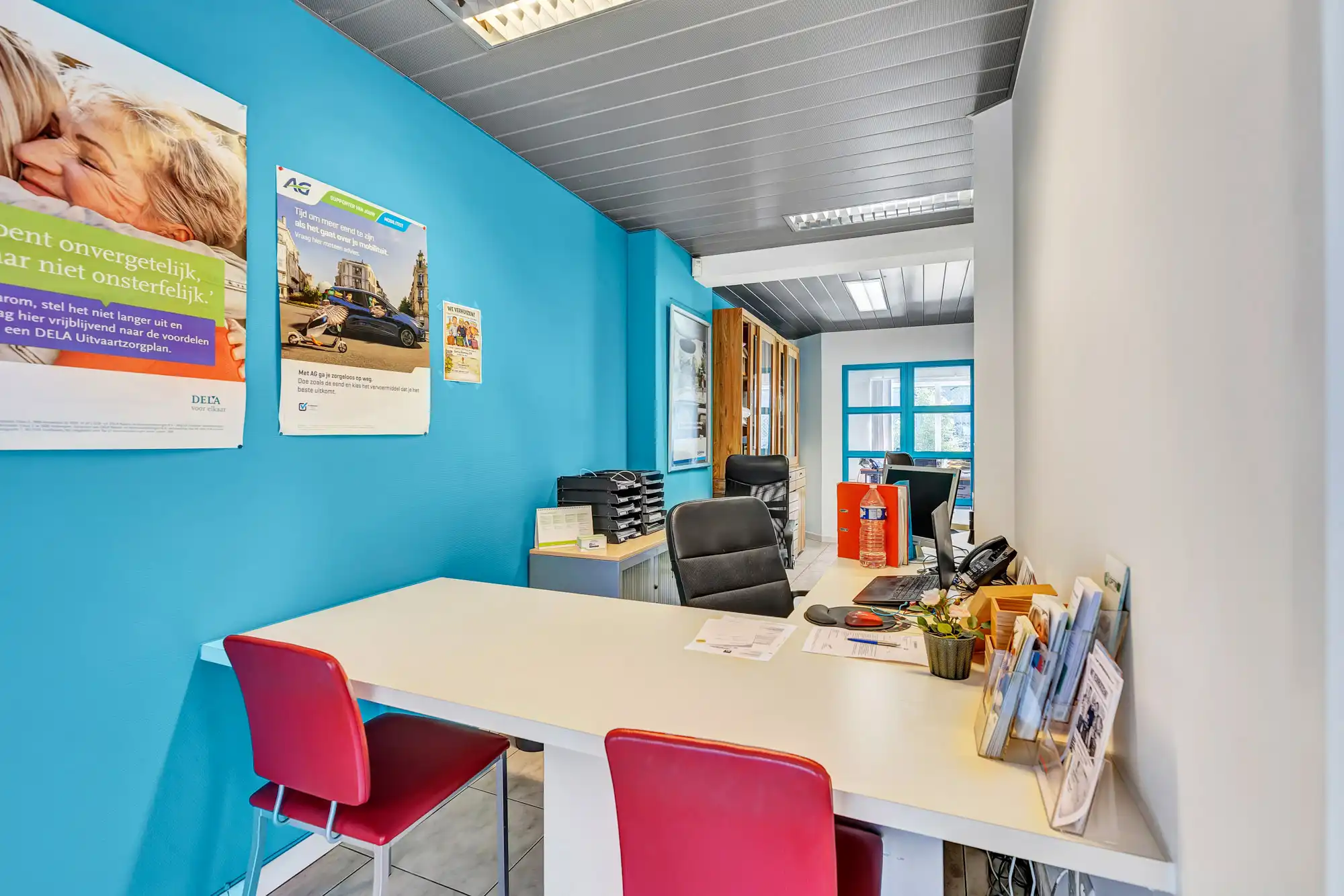 Commercieel gelijkvloers met ruim appartement foto 6