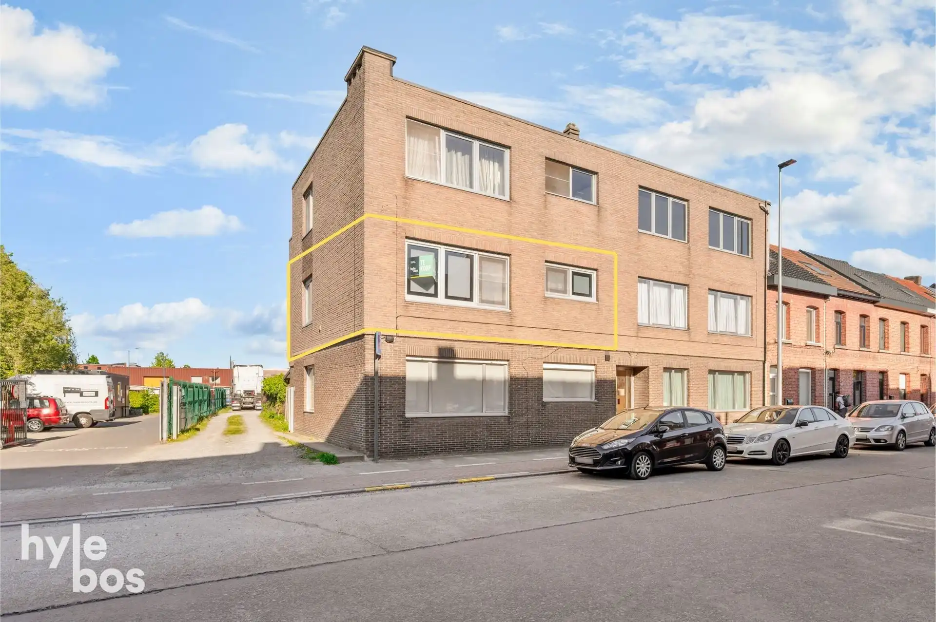 Ruim lichtrijk hoekappartement met garage foto 19