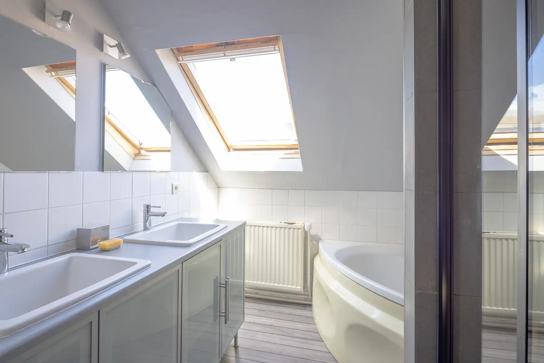 Veelzijdige woning met handelsruimte en garage foto 20