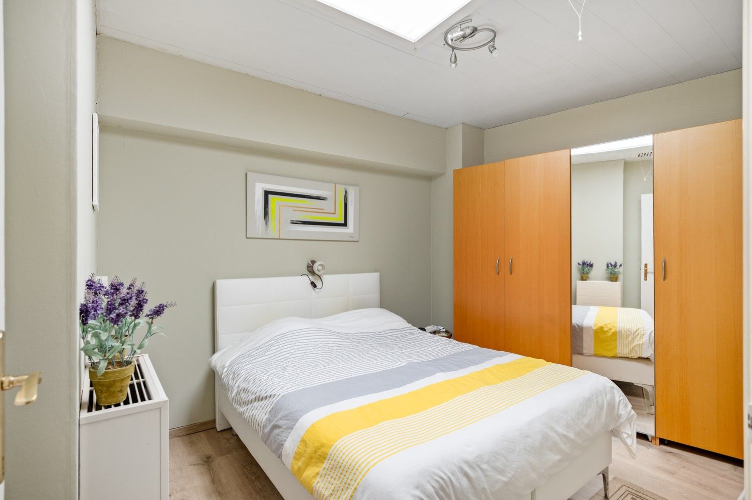 Magazijn met woonst en een 1 slaapkamer appartement te Deurne! foto 16