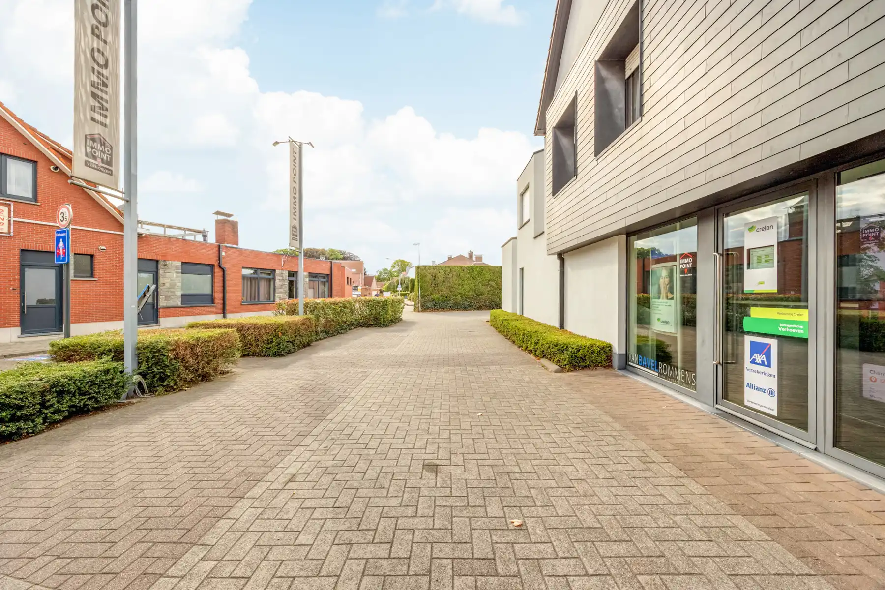 Goed gelegen kantoorruimte (circa 265m²) in het centrum van Meer (Hoogstraten) met parking. foto 2