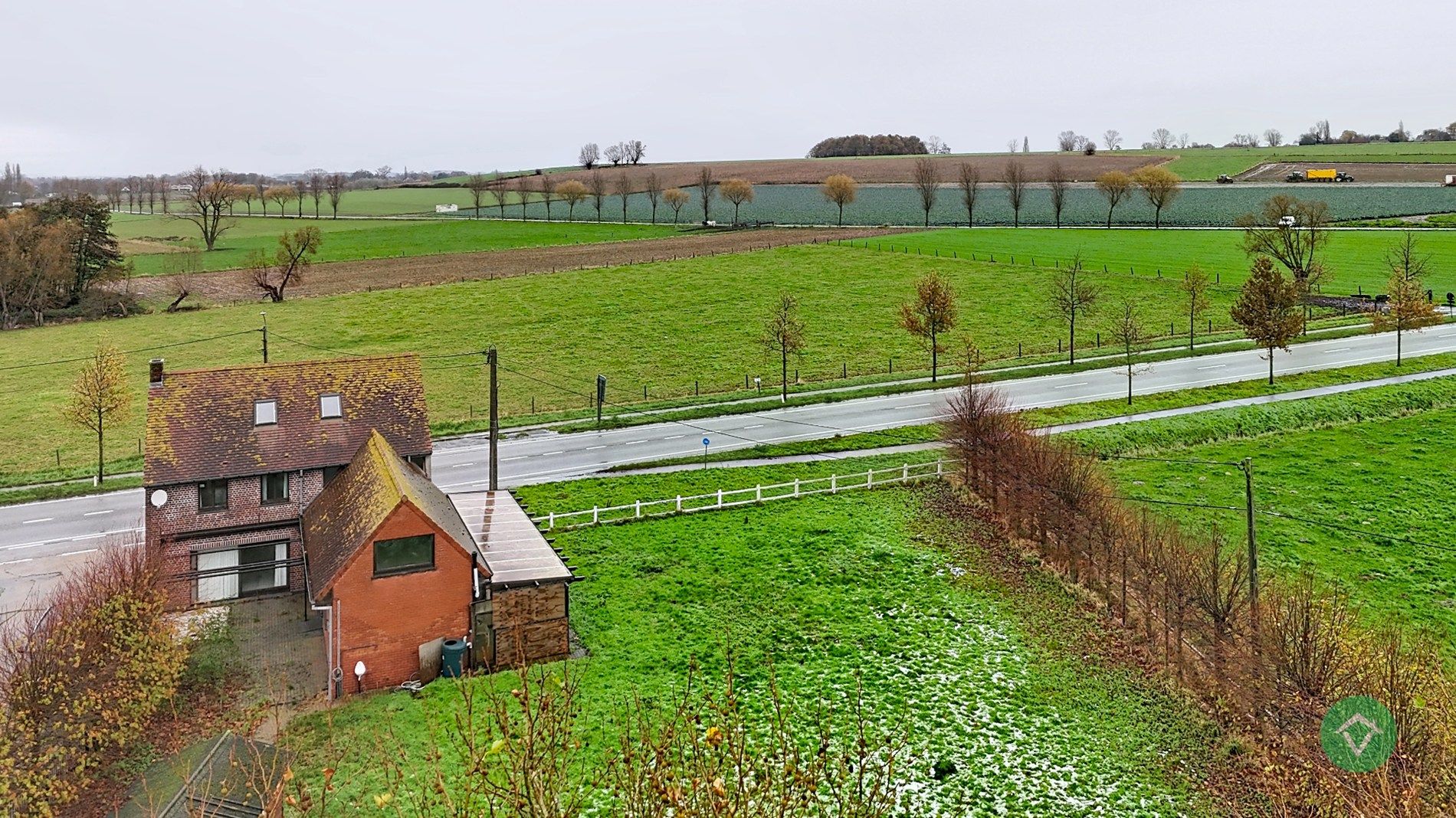 Alleenstaande woning met 4 slaapkamers te Koekelare foto 2