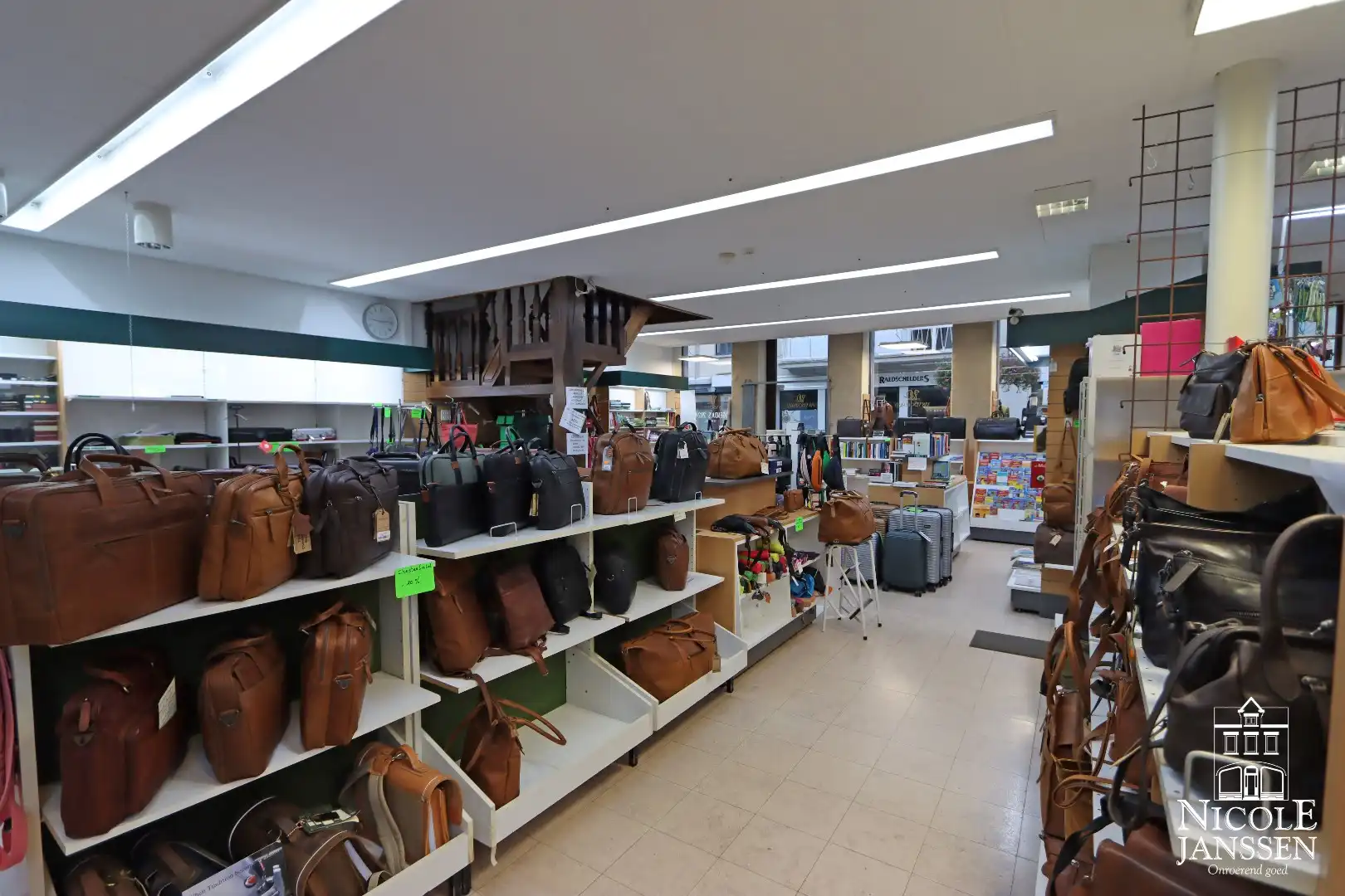 Gelijkvloers handelspand/kantoorruimte foto 8