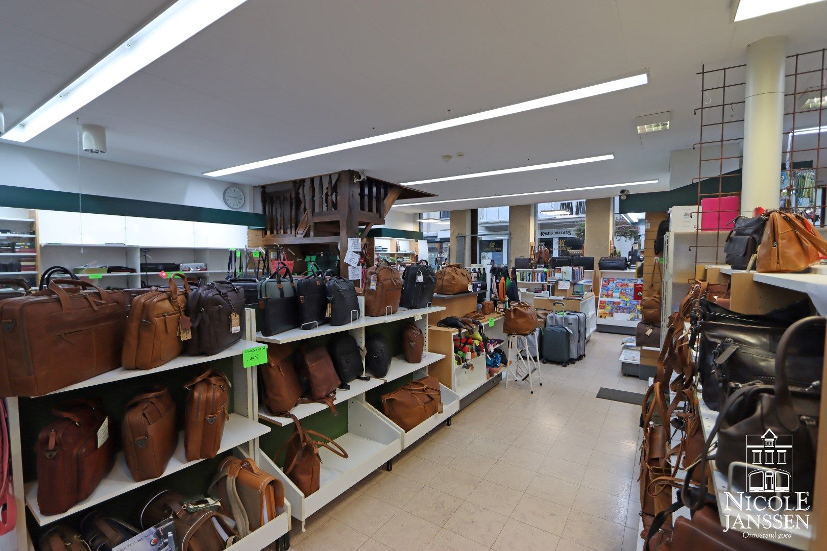 Gelijkvloers handelspand/kantoorruimte foto 8