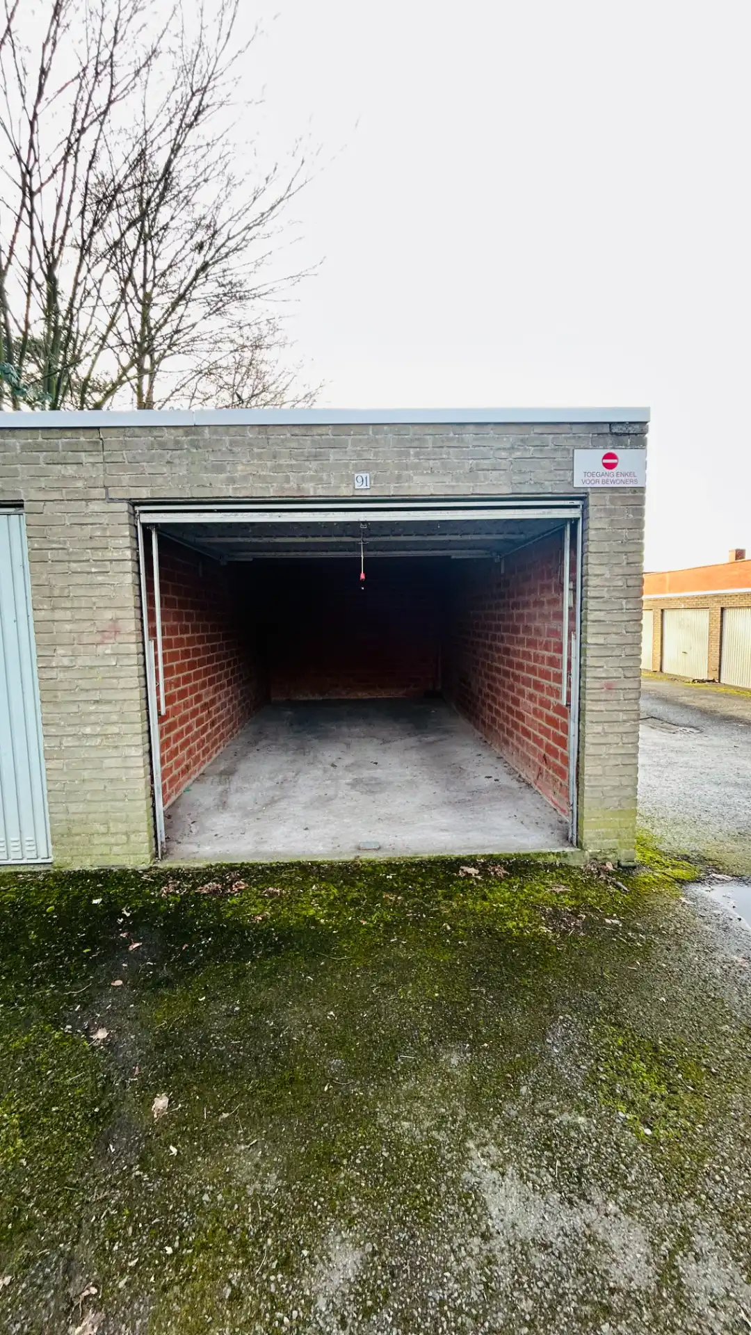 Gesloten garagebox te huur in centrum Deerlijk foto 3