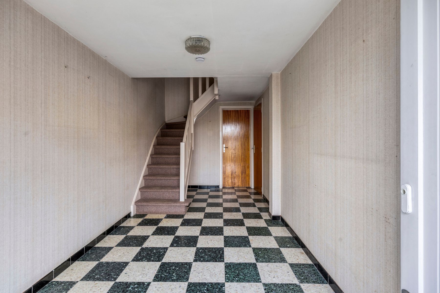 OPTIE Bel-etage woning met 4 slaapkamers, garage en tuin foto 6